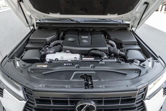 Used 2025 Lexus GX 550 w/ Accessory Package (2T) image 16