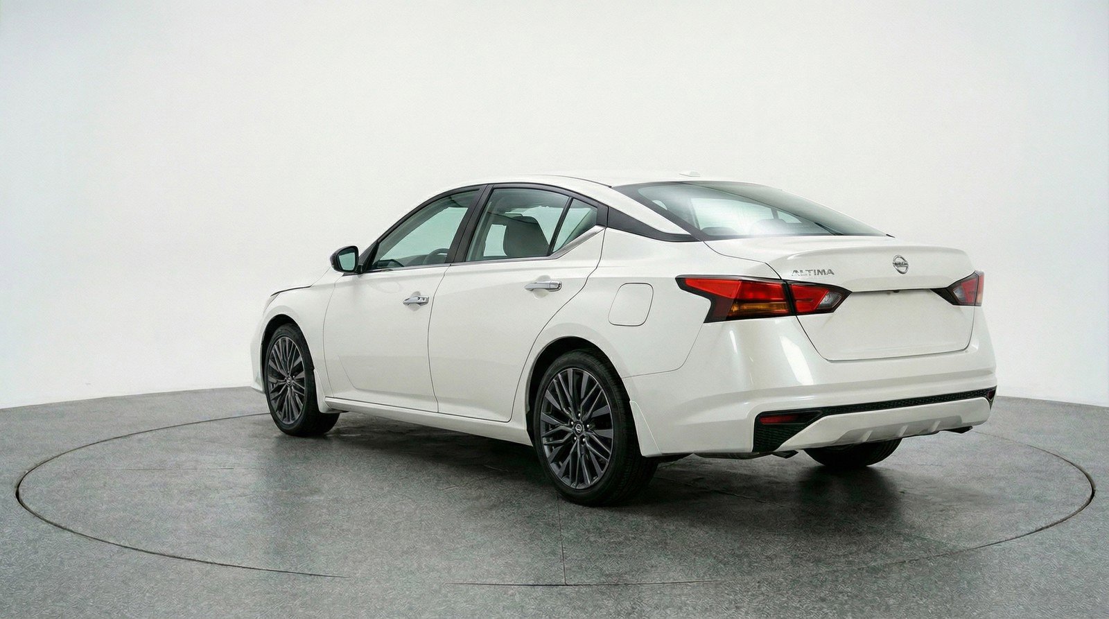 Used 2025 Nissan Altima 2.5 SV image 6