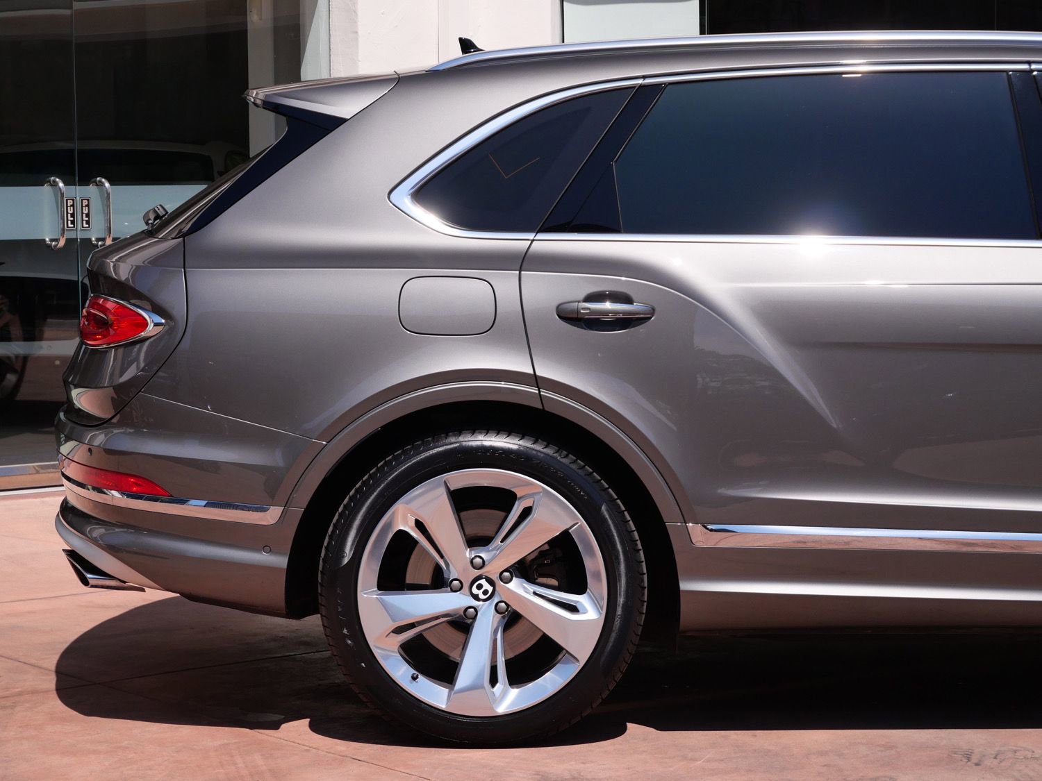 Used 2023 Bentley Bentayga Extended Wheelbase image 9