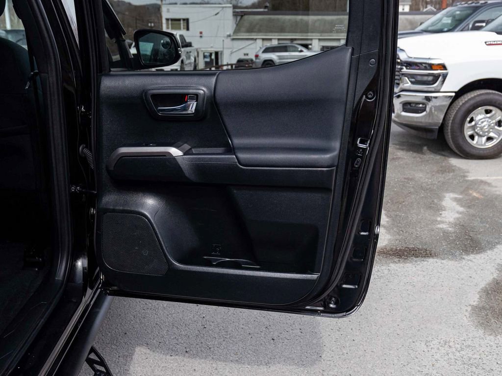 Used 2023 Toyota Tacoma TRD Off-Road w/ Black Out Package (TMS) image 15