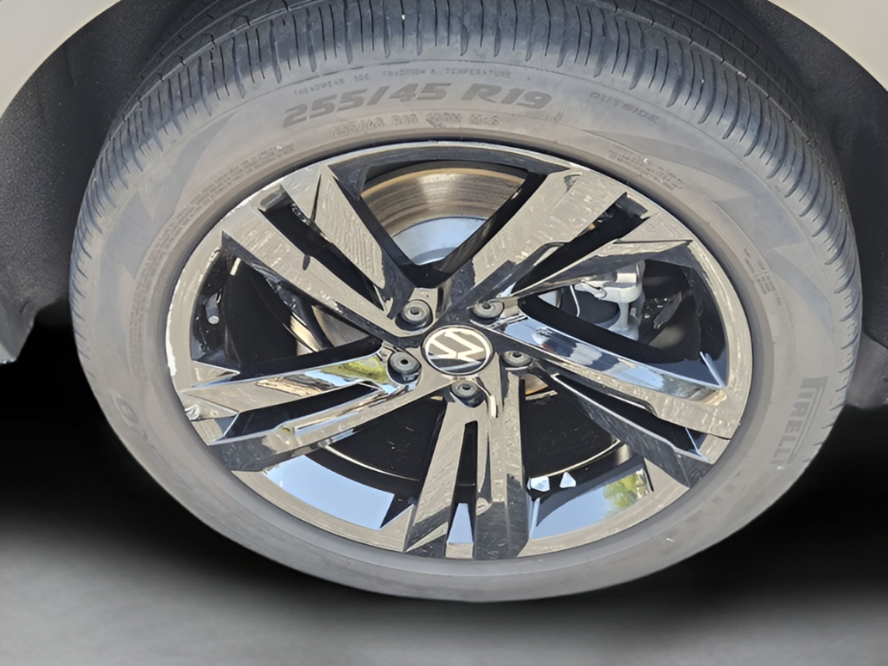 Certified 2023 Volkswagen Tiguan SE R-Line FWD image 28