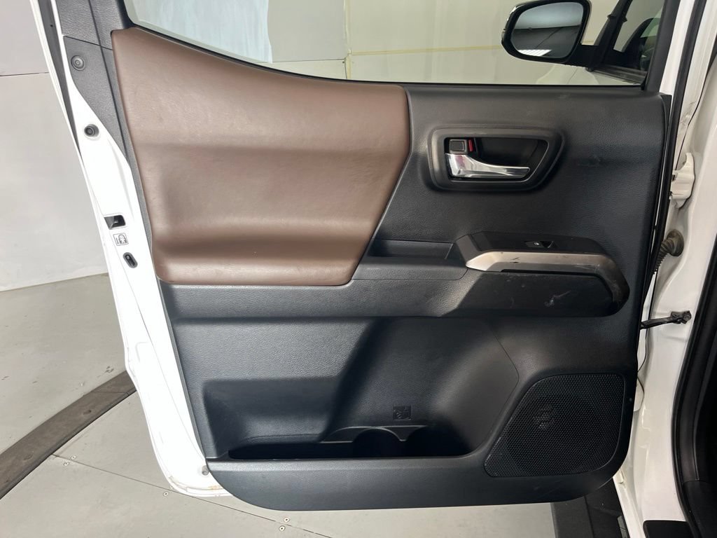 Used 2018 Toyota Tacoma Limited AWD/4WD image 27