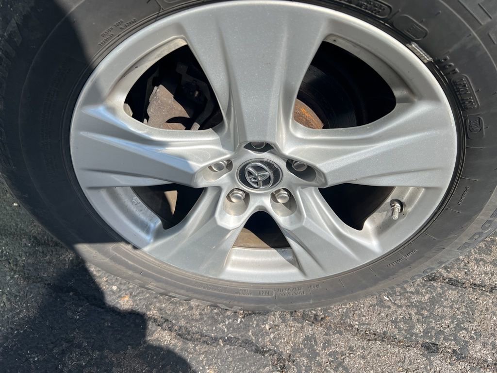 Used 2019 Toyota RAV4 LE image 6