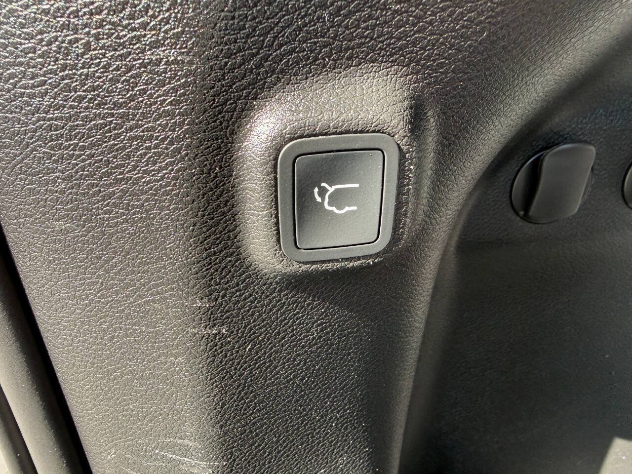 Used 2020 Jeep Cherokee Limited AWD/4WD image 19