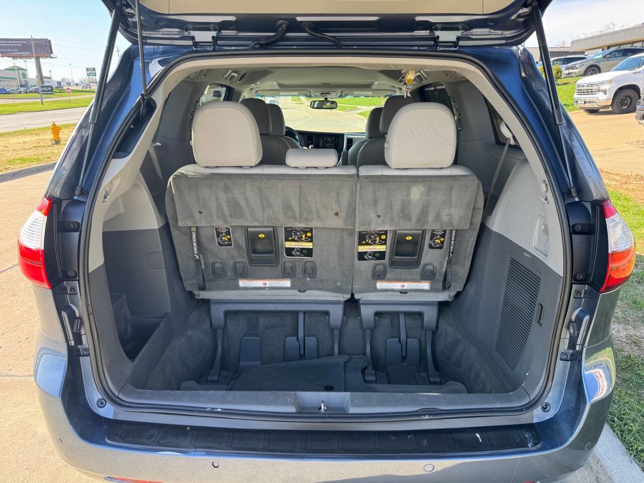 Used 2015 Toyota Sienna XLE w/ XLE Navigation Package AWD/4WD image 9