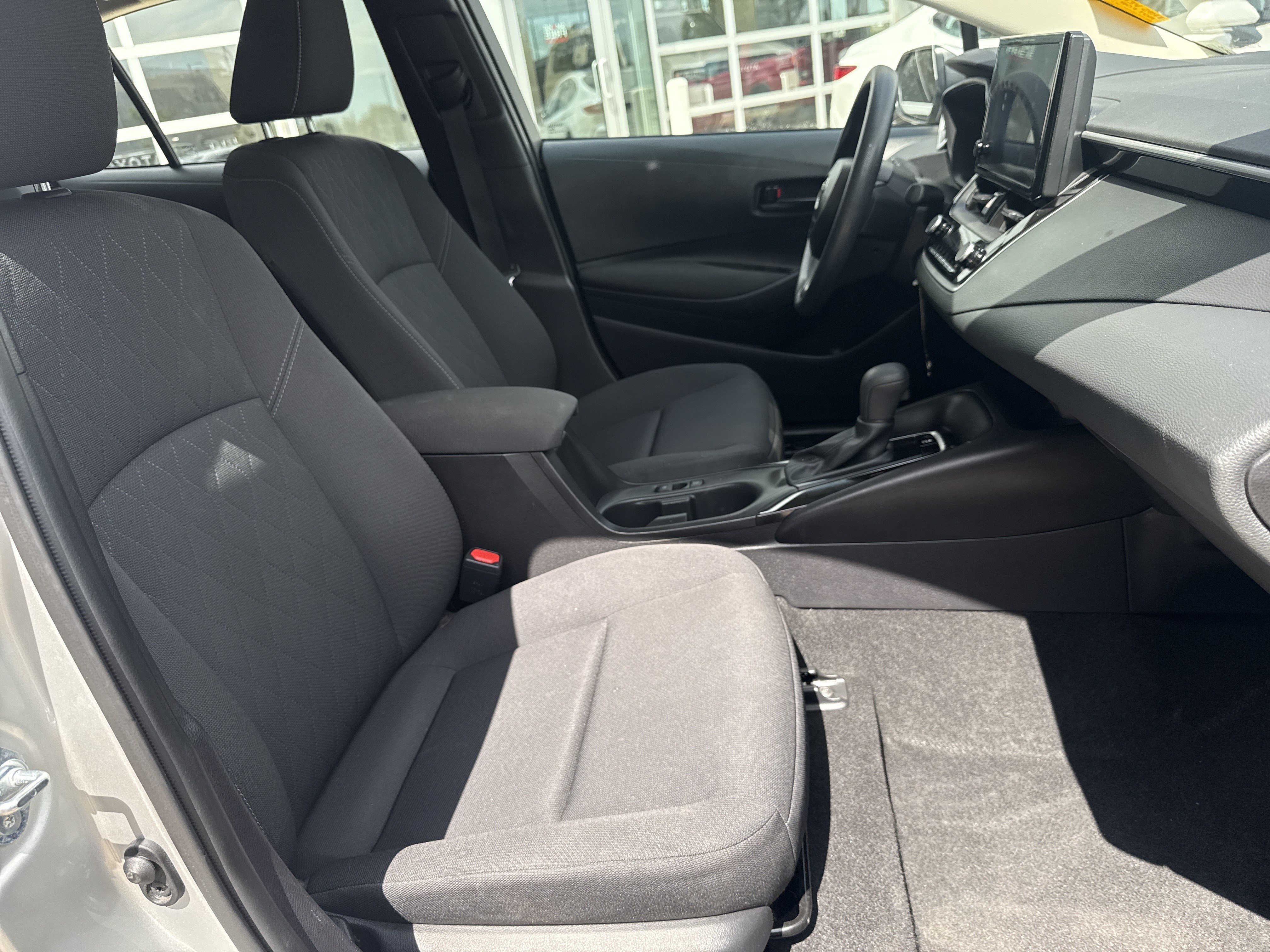 Used 2025 Toyota Corolla LE FWD image 27