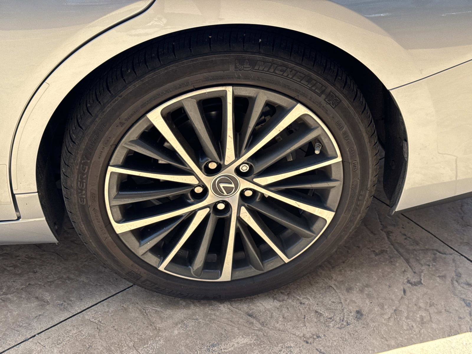 Used 2024 Lexus ES 350 w/ Premium Package FWD image 20