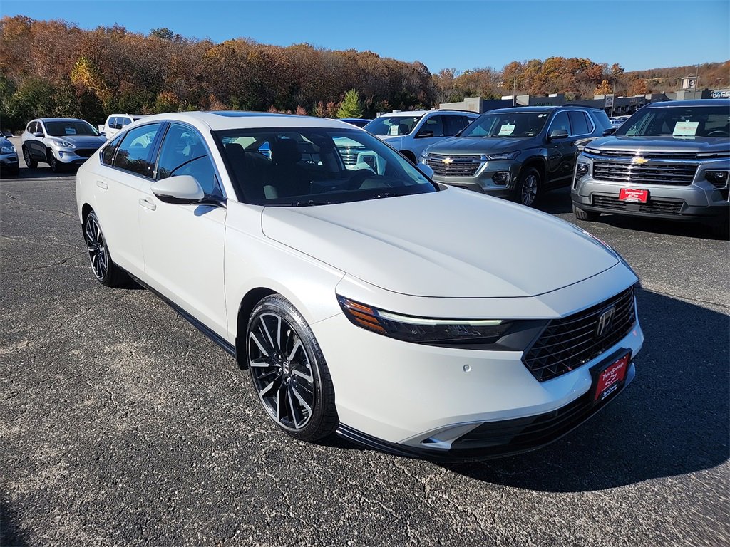 Used 2025 Honda Accord Touring image 2