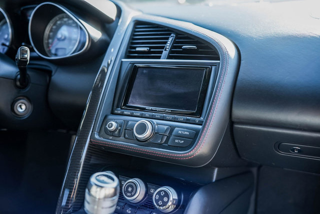 Used 2015 Audi R8 V8 w/ Full Leather Package image 46