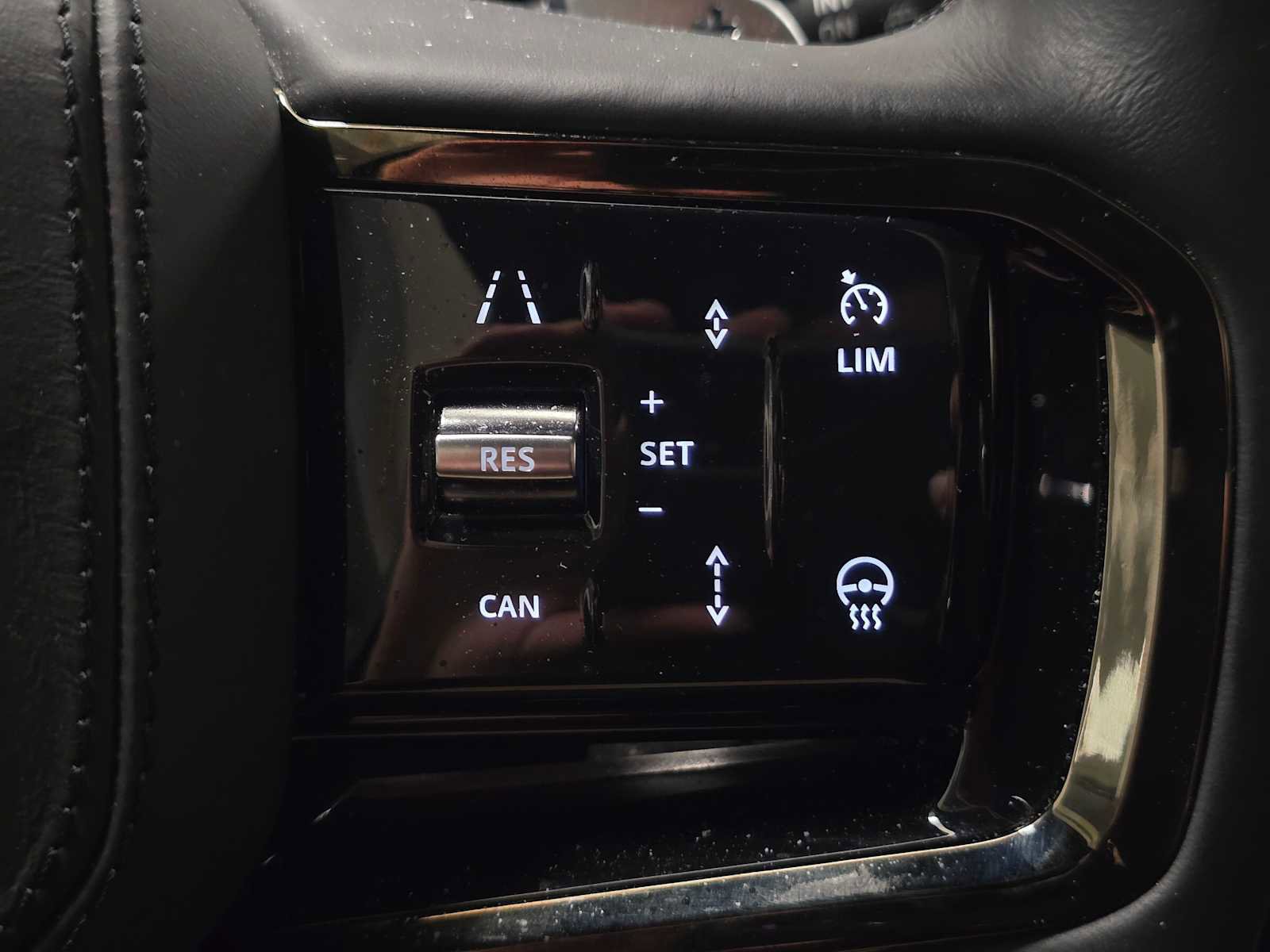 Used 2023 Land Rover Range Rover Sport SE Dynamic image 34