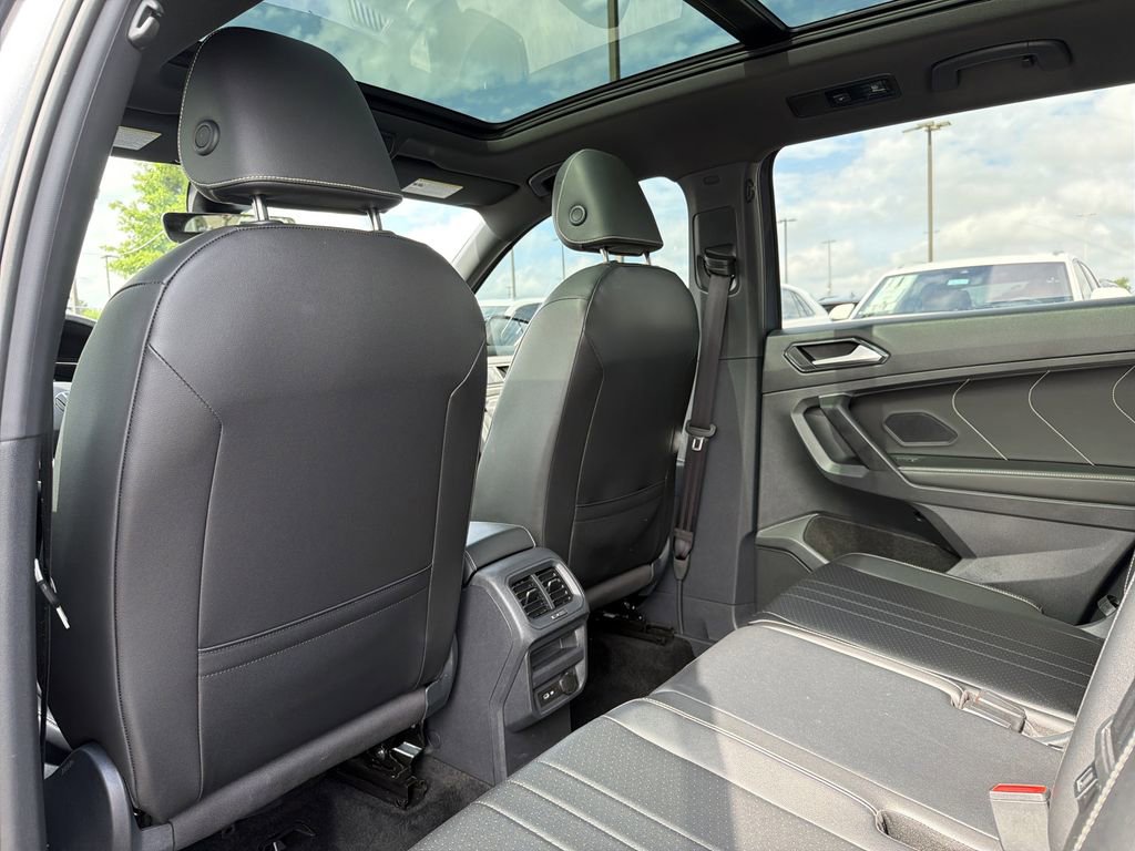 Used 2023 Volkswagen Tiguan SE R-Line FWD image 12