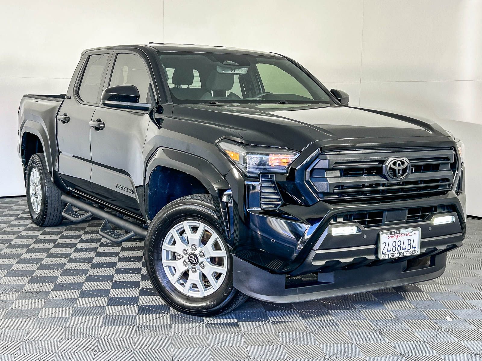 Used 2024 Toyota Tacoma SR5 image 2