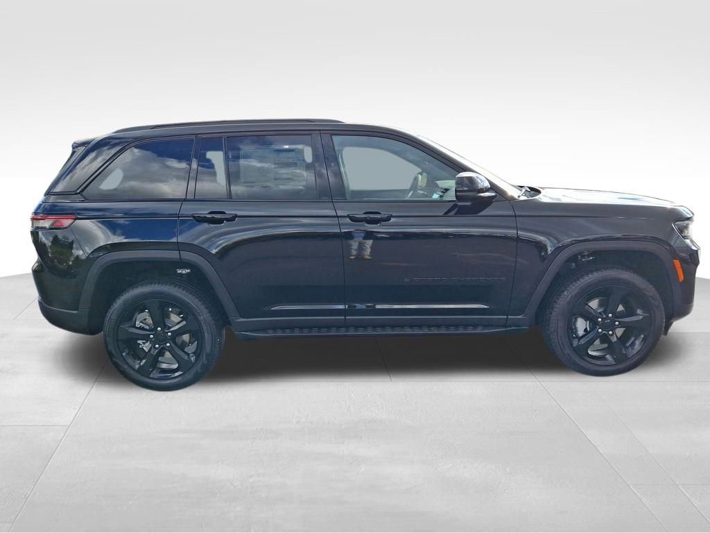 New 2025 Jeep Grand Cherokee Limited w/ Black Appearance Package image 8
