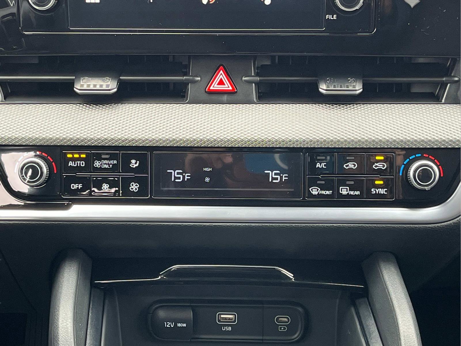 New 2025 Kia Sportage LX image 18