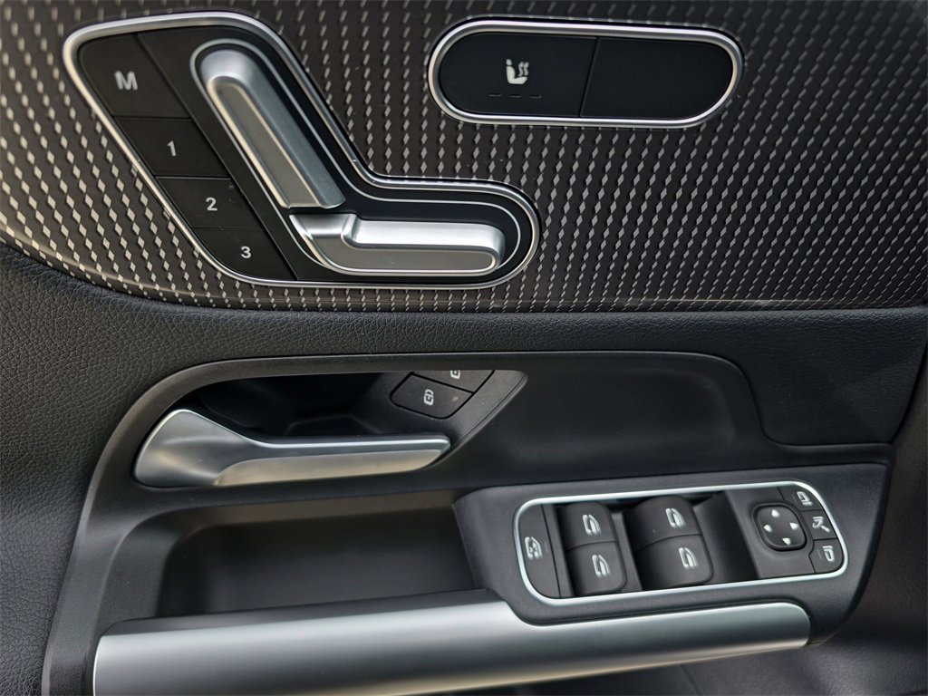 Used 2021 Mercedes-Benz GLA 250 4MATIC image 28