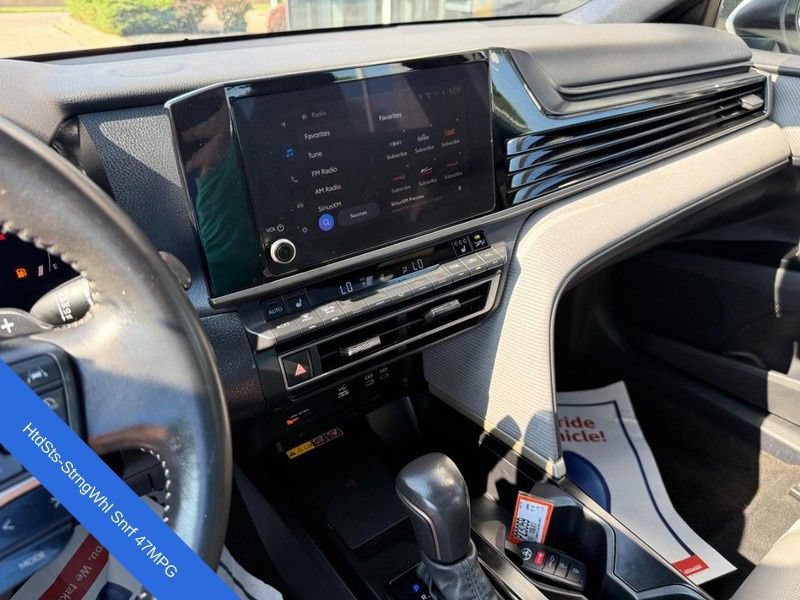 Used 2025 Toyota Camry SE w/ Convenience Package FWD image 25