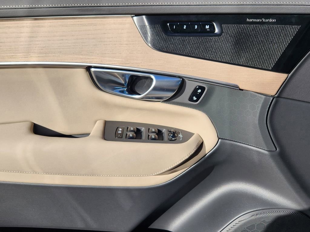 New 2026 Volvo XC90 B6 Plus w/ Protection Package Premier image 3
