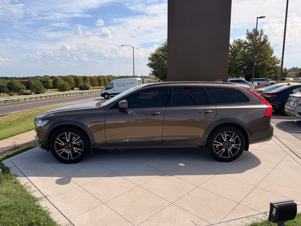 Used 2017 Volvo V90 T6 Cross Country AWD/4WD image 6