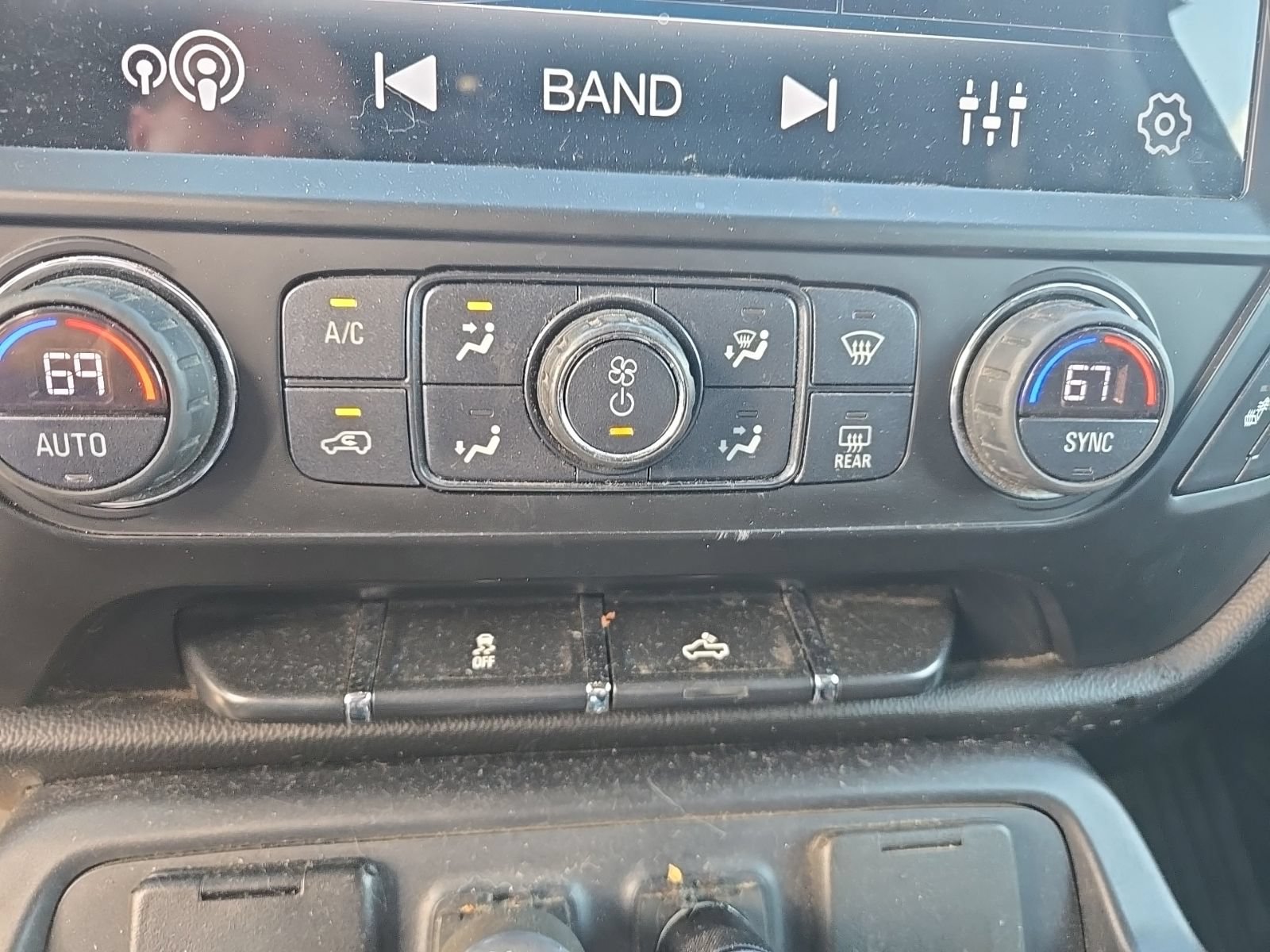 Used 2018 Chevrolet Silverado 1500 LT w/ Texas Edition AWD/4WD image 9