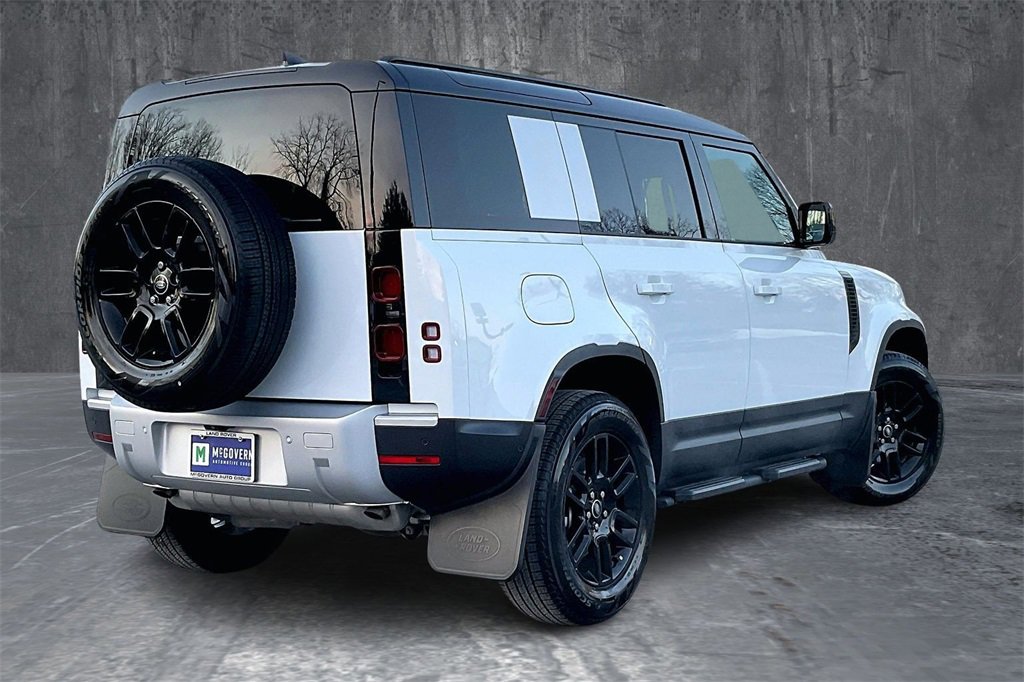 Used 2025 Land Rover Defender 110 S image 6