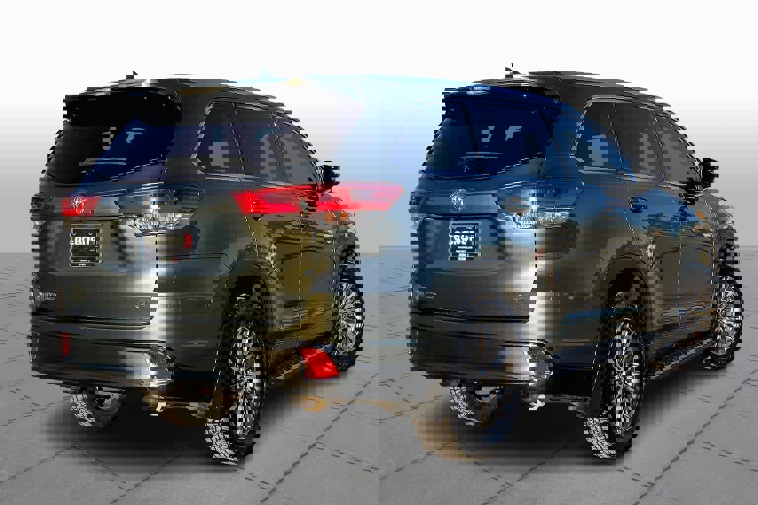 Used 2018 Toyota Highlander XLE image 12