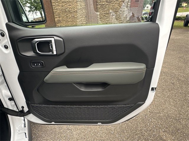 New 2025 Jeep Gladiator Mojave w/ Convenience Group image 14