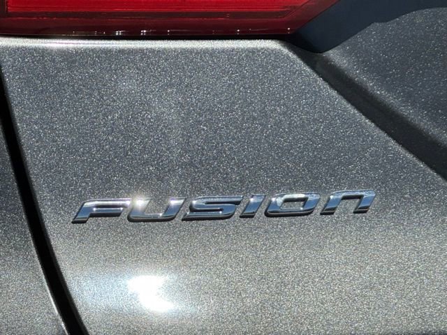 Used 2018 Ford Fusion SE w/ Fusion SE Technology Package image 12