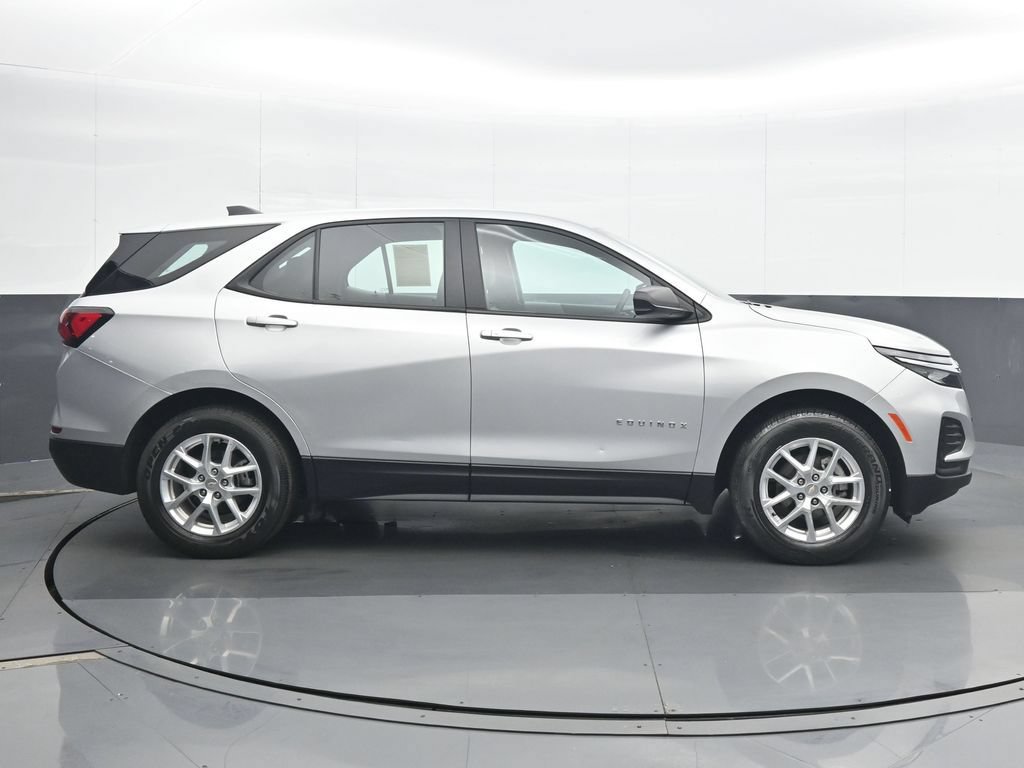 Used 2022 Chevrolet Equinox LS AWD/4WD image 7