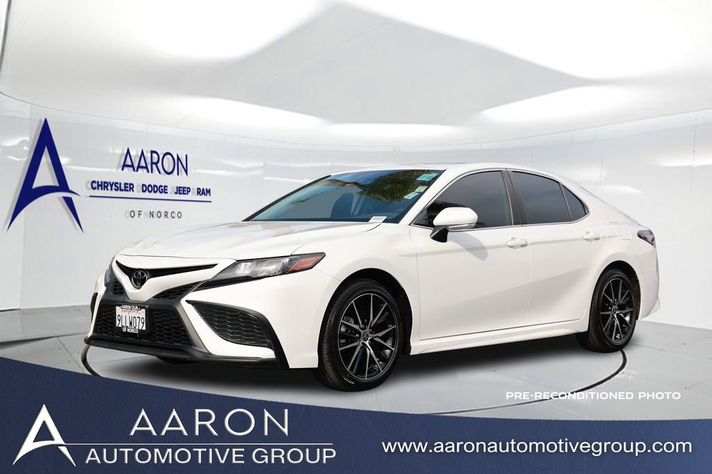 Used 2024 Toyota Camry SE image 1
