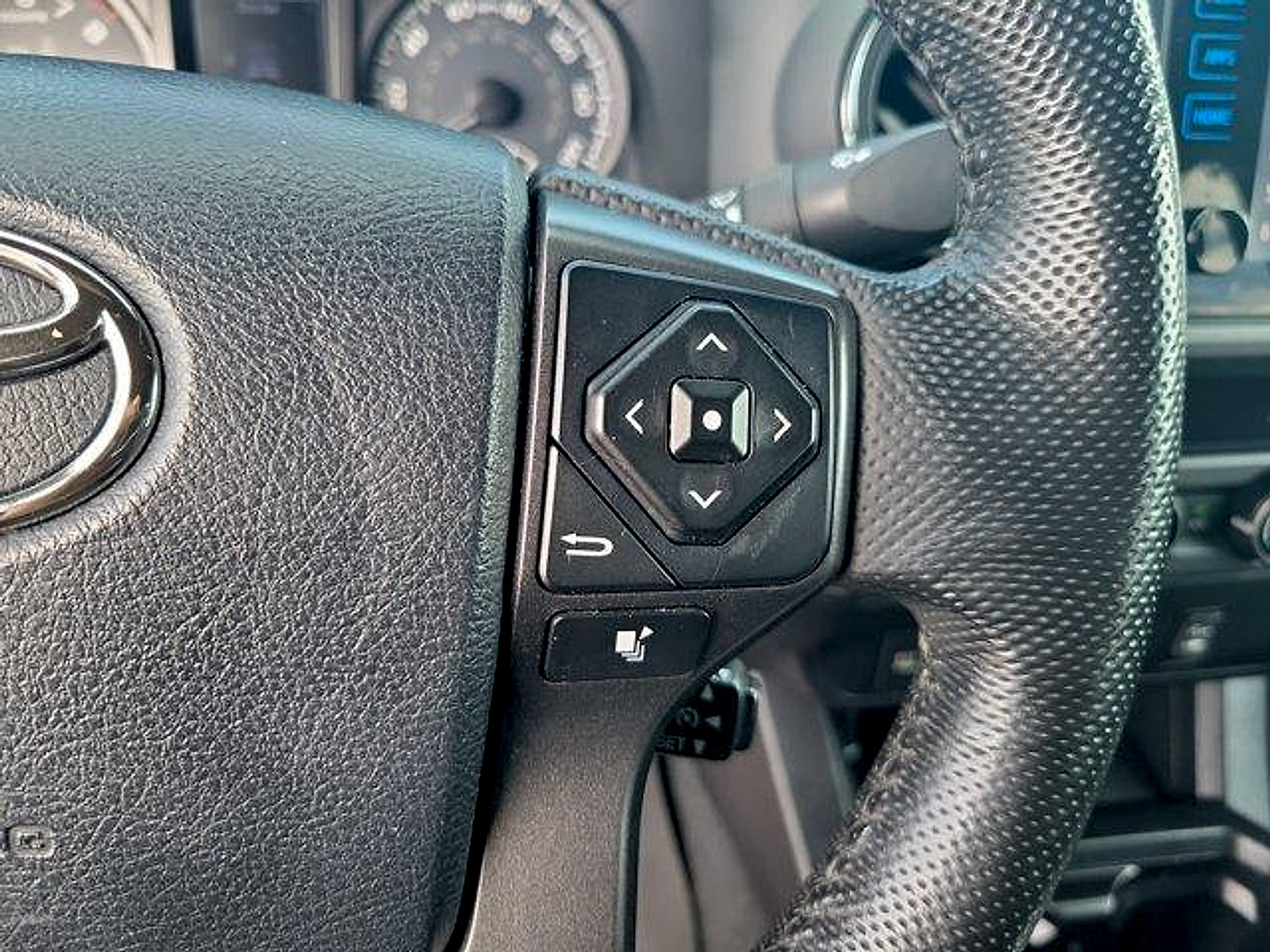 Used 2016 Toyota Tacoma TRD Sport w/ Towing Package RWD image 31
