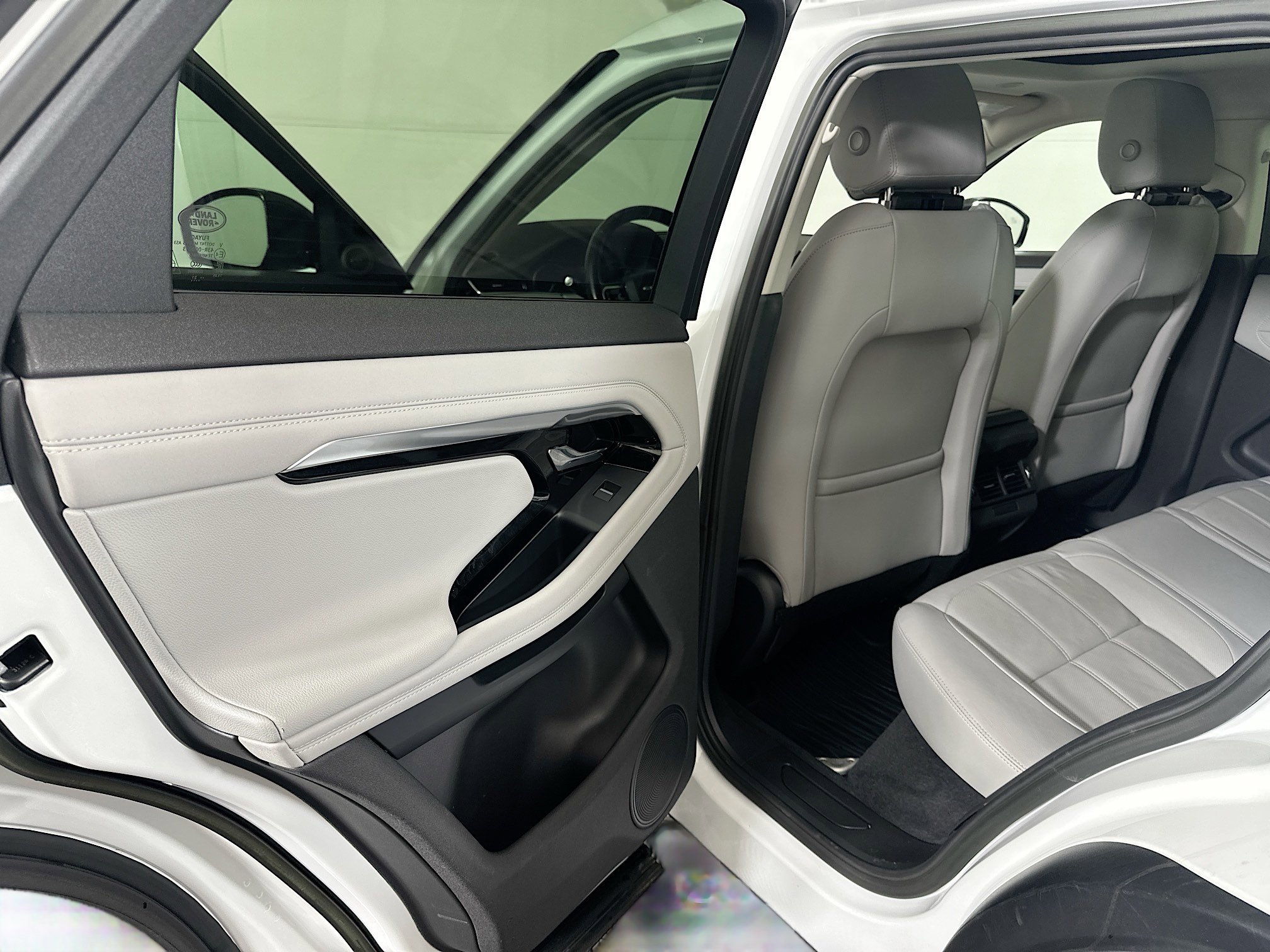 Used 2023 Land Rover Range Rover Evoque S image 27