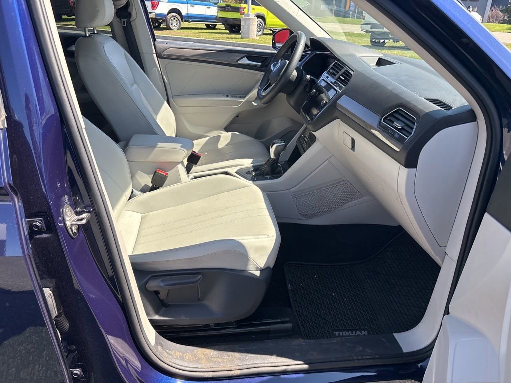 Used 2023 Volkswagen Tiguan SE image 32