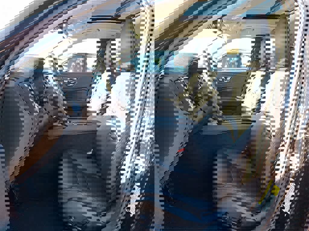 Used 2024 Volvo S60 B5 Core image 13