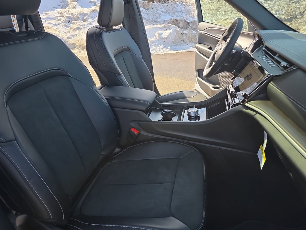 New 2026 Jeep Grand Cherokee Altitude image 10