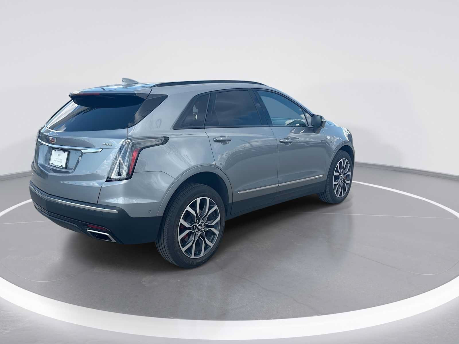 Certified 2025 Cadillac XT5 Sportv w/ Technology Package AWD/4WD image 9