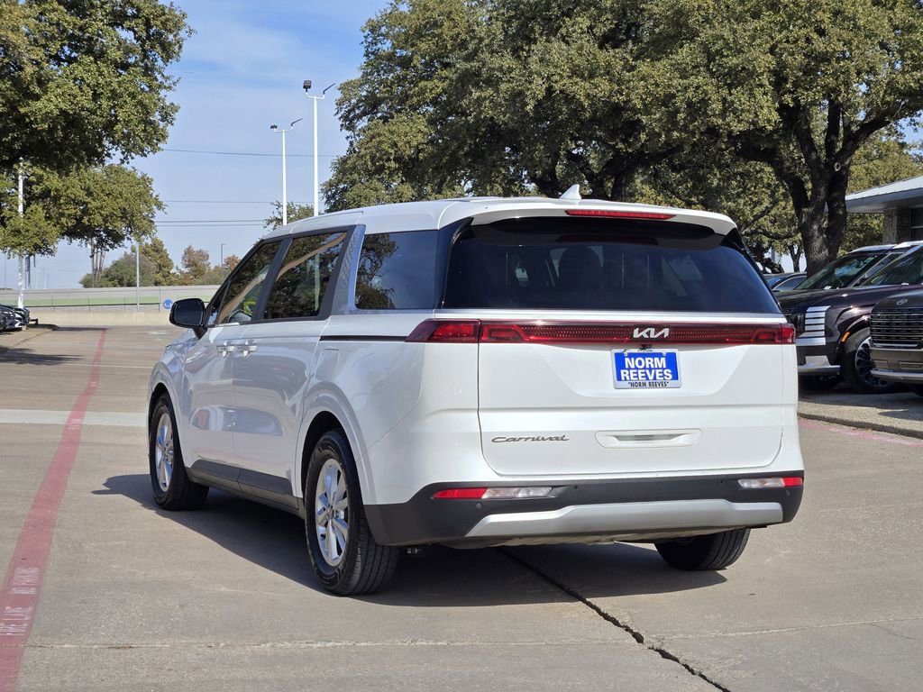Used 2022 Kia Carnival LX image 5