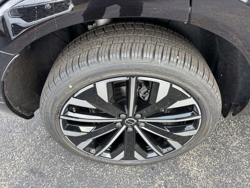 New 2026 Volvo XC60 T8 Ultra w/ Protection Package Premier image 10
