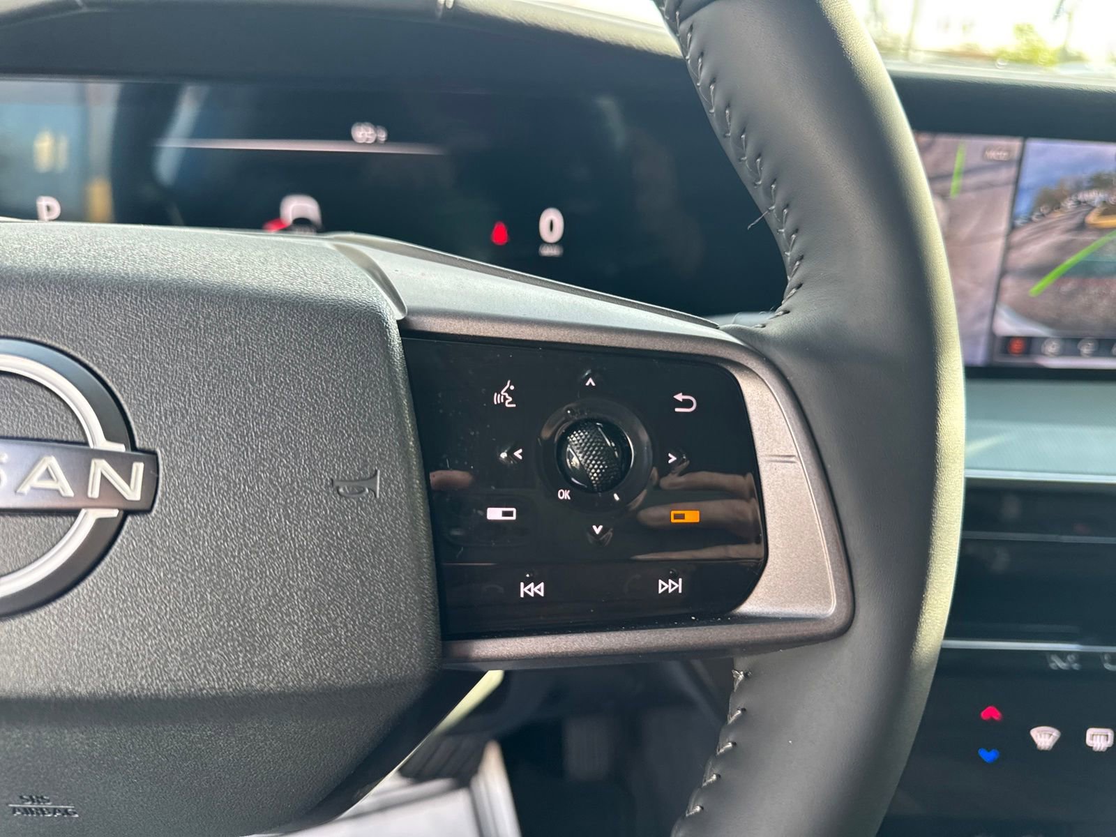 Certified 2025 Nissan Murano Platinum w/ Cargo Package image 18