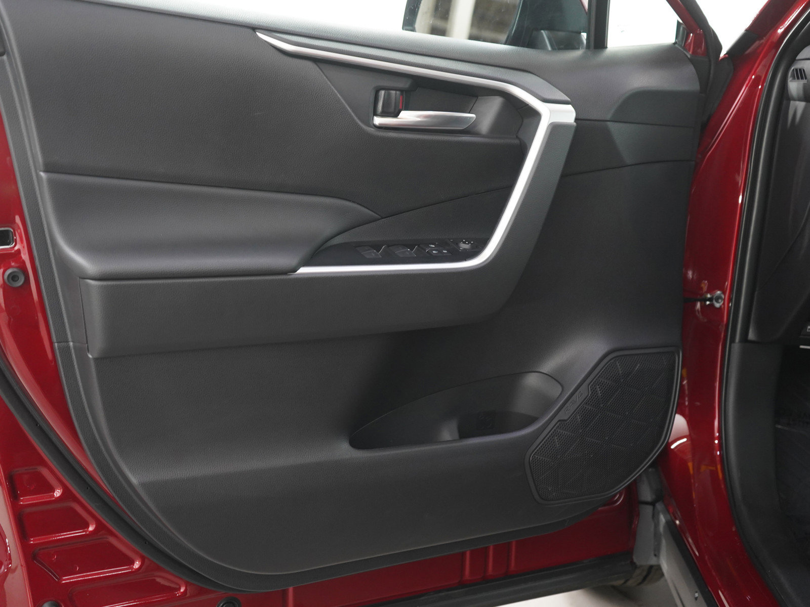 Used 2025 Toyota RAV4 XLE w/ Convenience Package AWD/4WD image 19