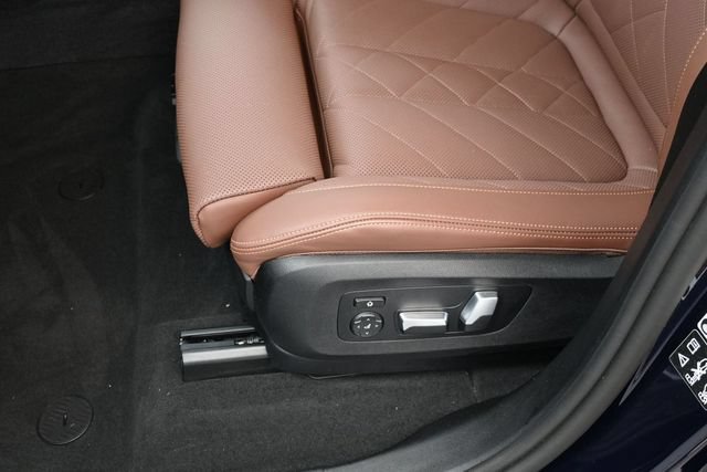 Used 2025 BMW X5 xDrive40i w/ M Sport Package AWD/4WD image 13
