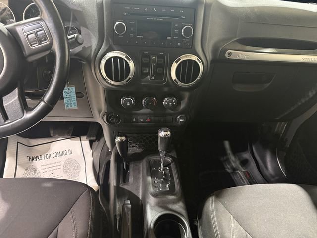 Used 2015 Jeep Wrangler Unlimited Rubicon w/ Connectivity Group image 11