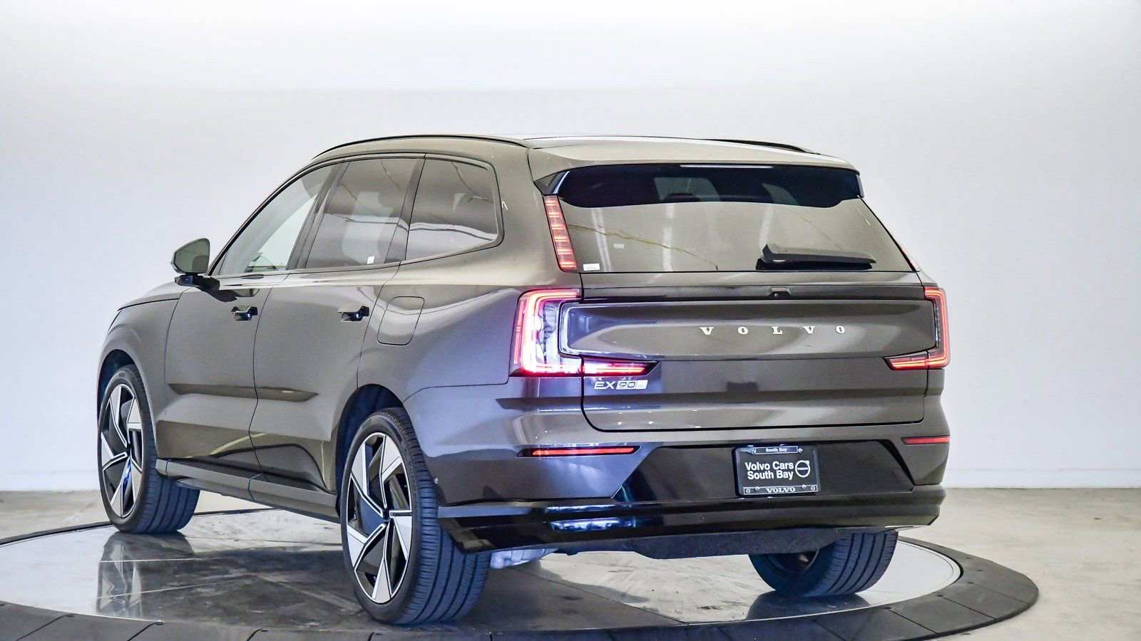 Certified 2025 Volvo EX90 Ultra image 2