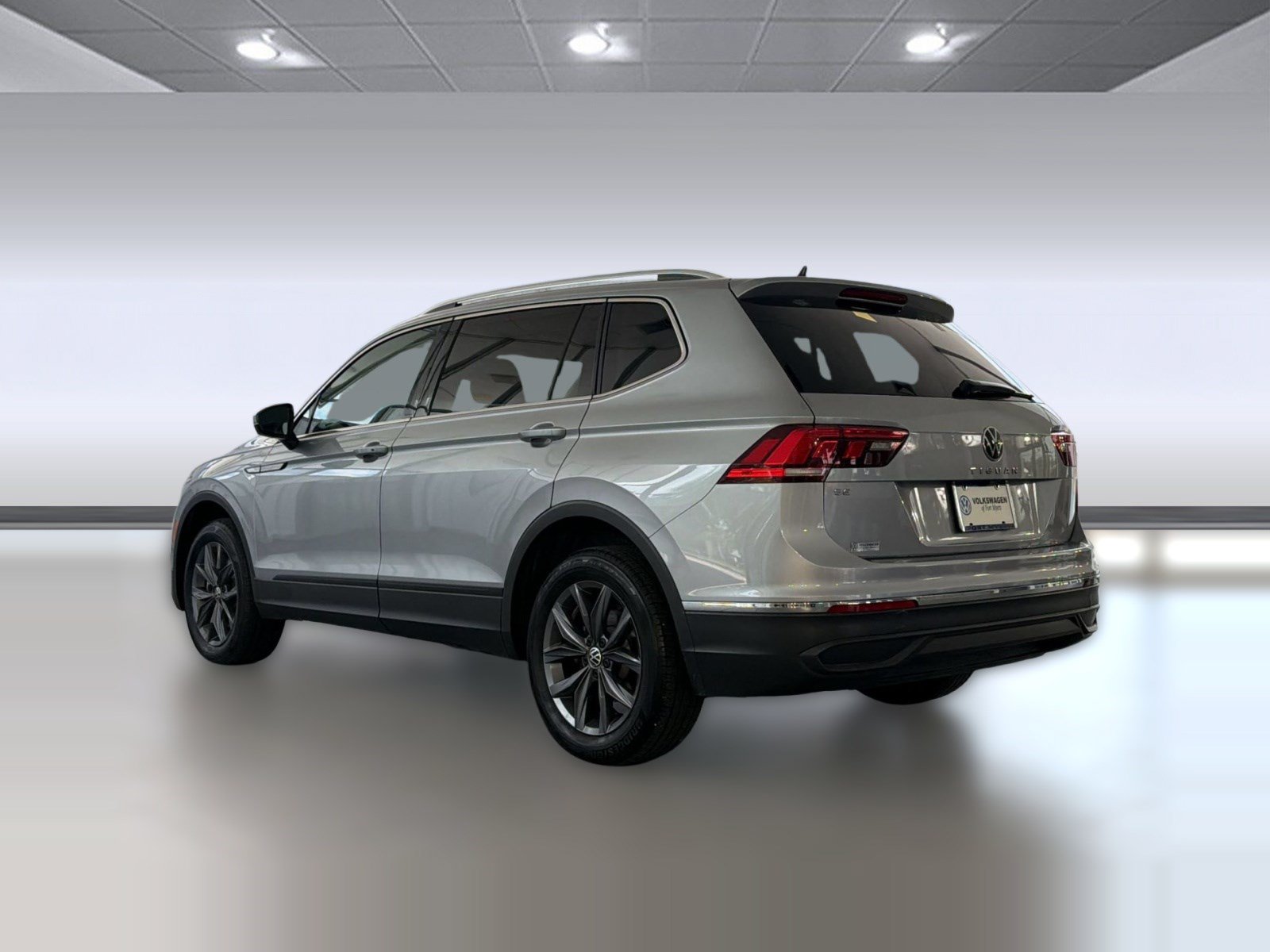 Used 2022 Volkswagen Tiguan SE FWD image 3