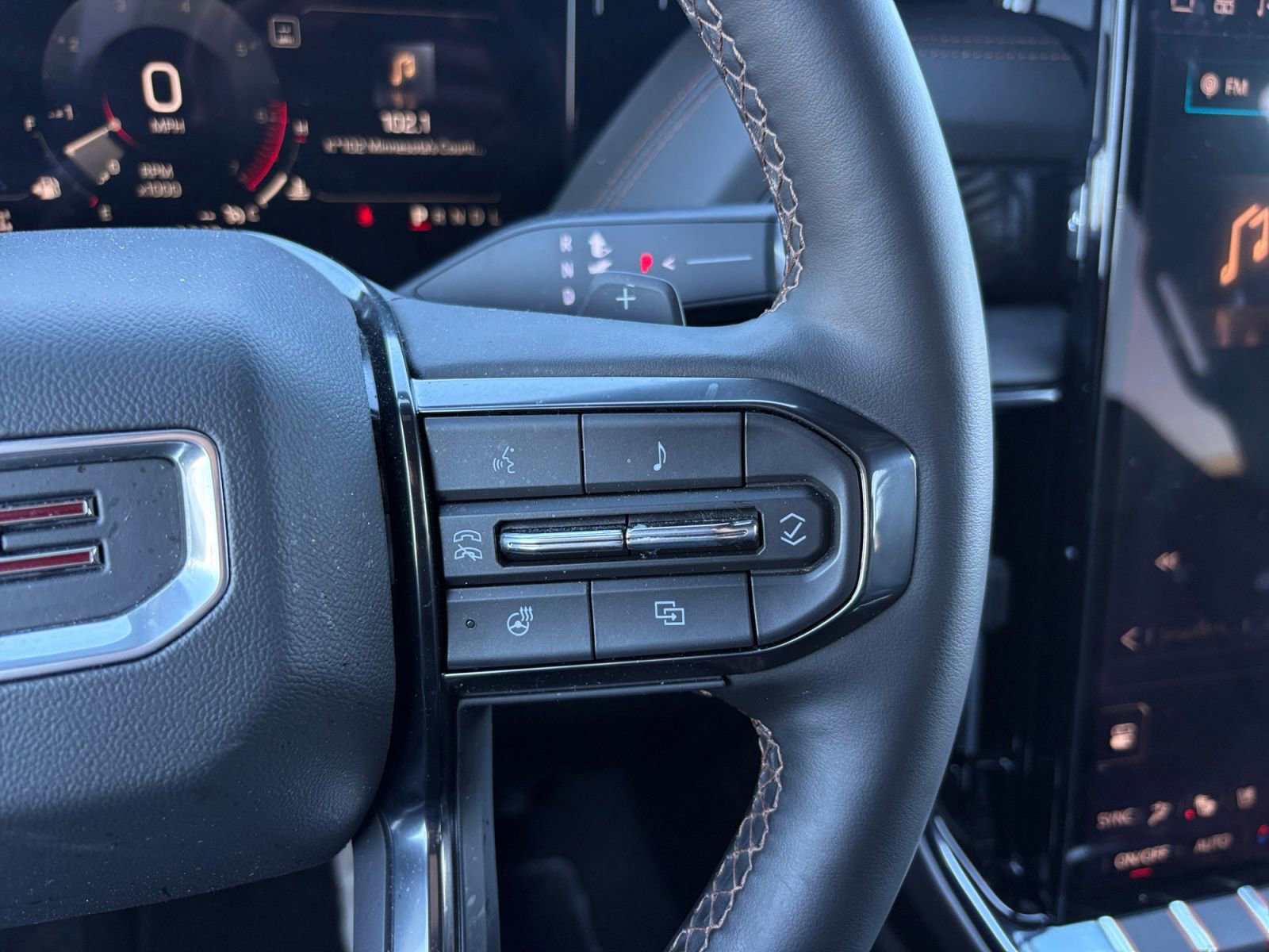 Used 2025 GMC Yukon XL AT4 image 26