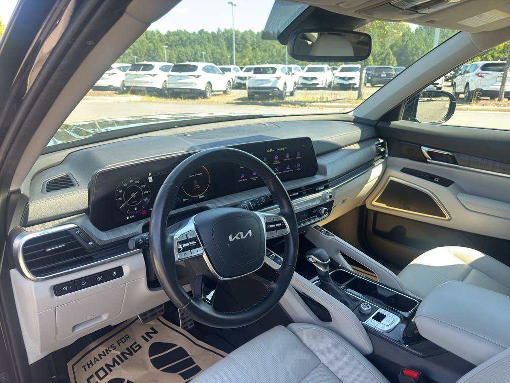 Used 2024 Kia Telluride SX w/ Towing Package FWD image 28