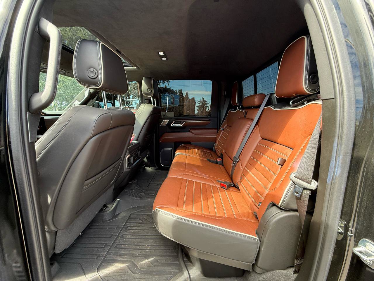 Used 2024 GMC Sierra 3500 Denali Ultimate image 11