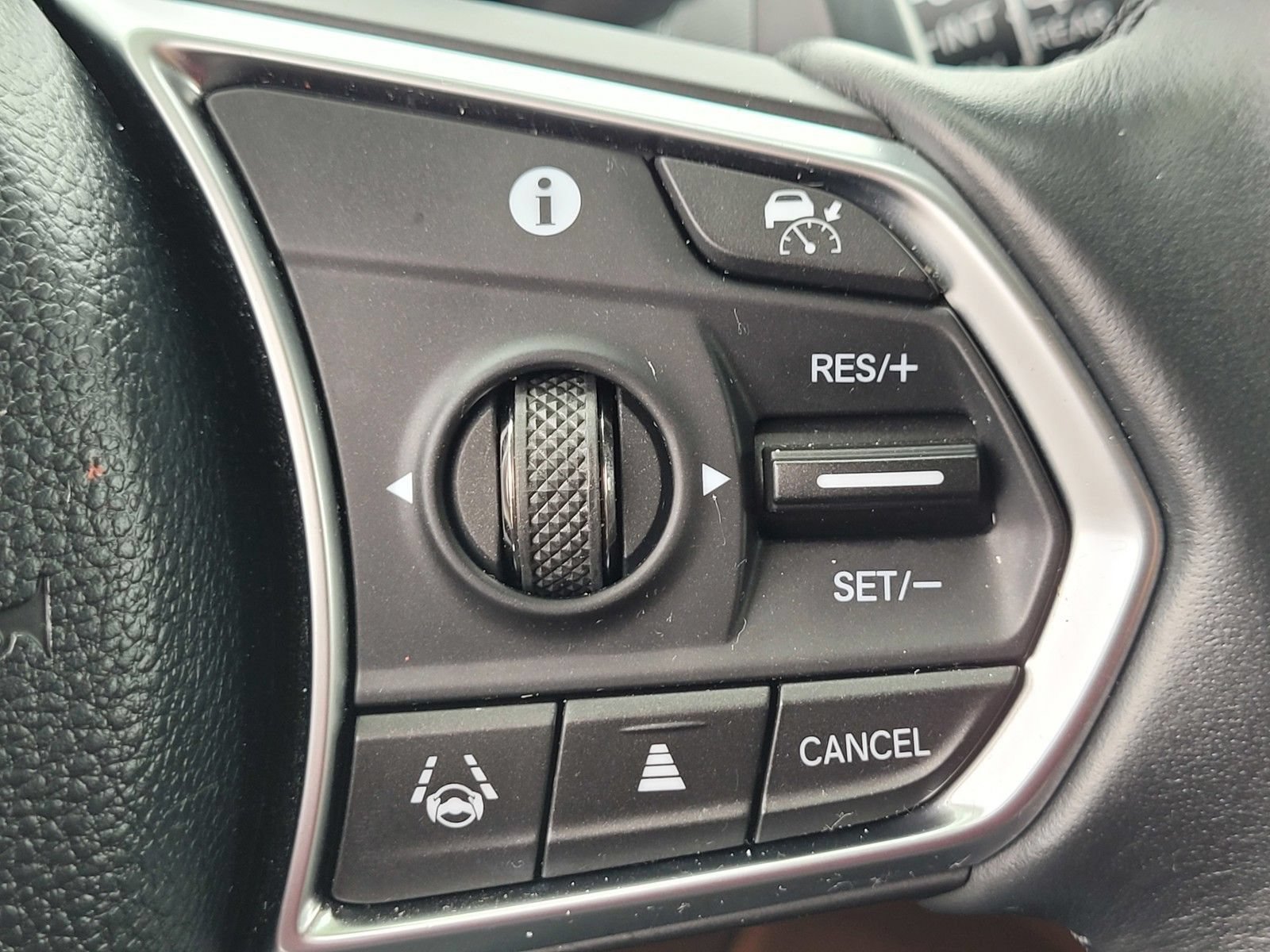 Used 2024 Acura MDX SH-AWD w/ Technology Package image 27