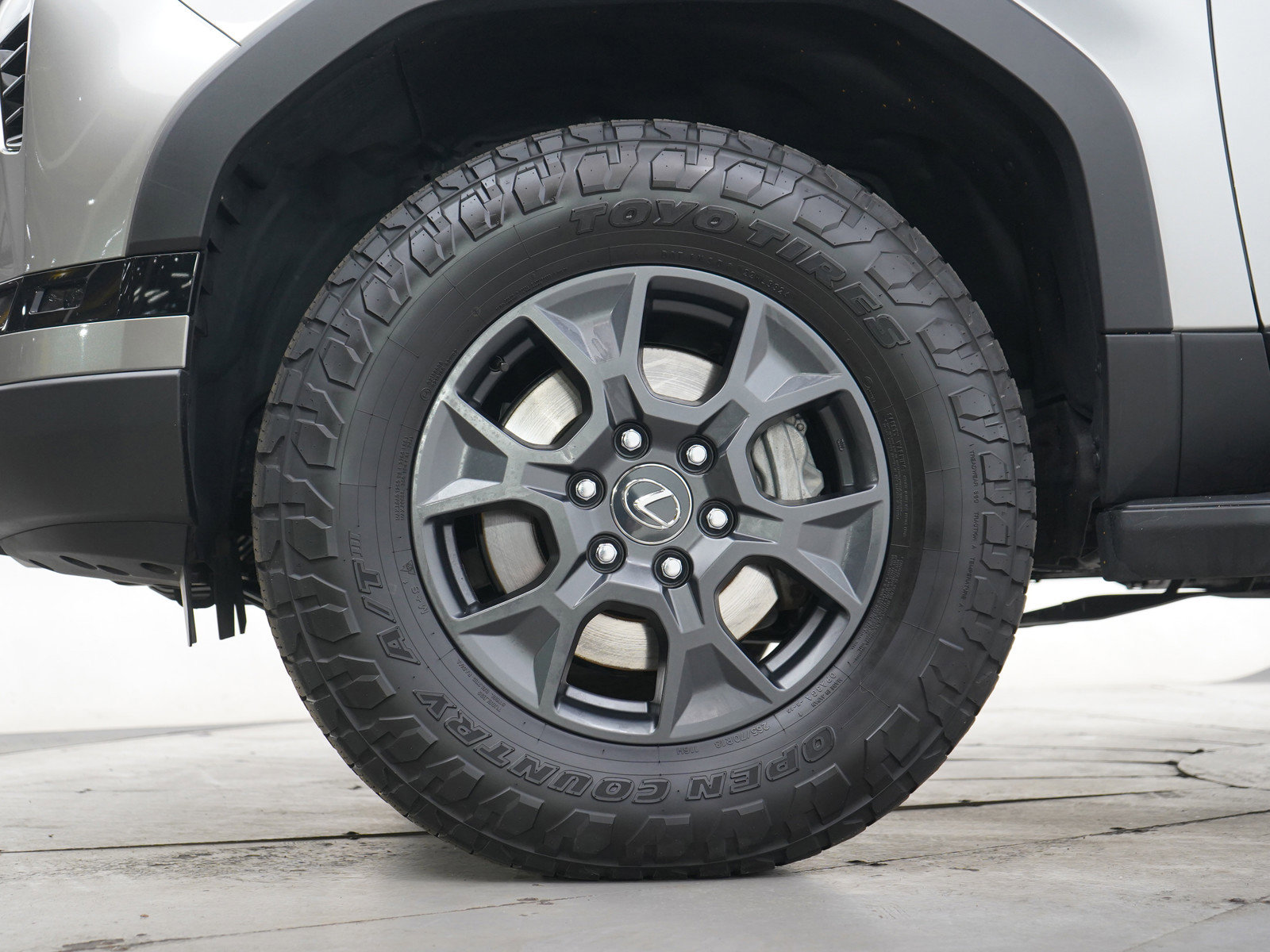 Used 2024 Lexus GX 550 image 34