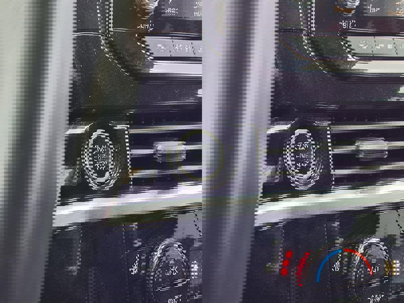 Used 2024 Nissan Pathfinder SV image 15