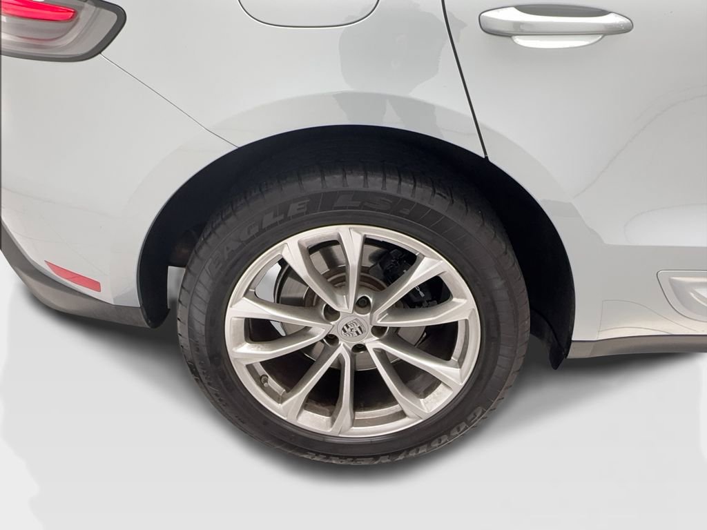 Used 2024 Porsche Macan AWD/4WD image 16